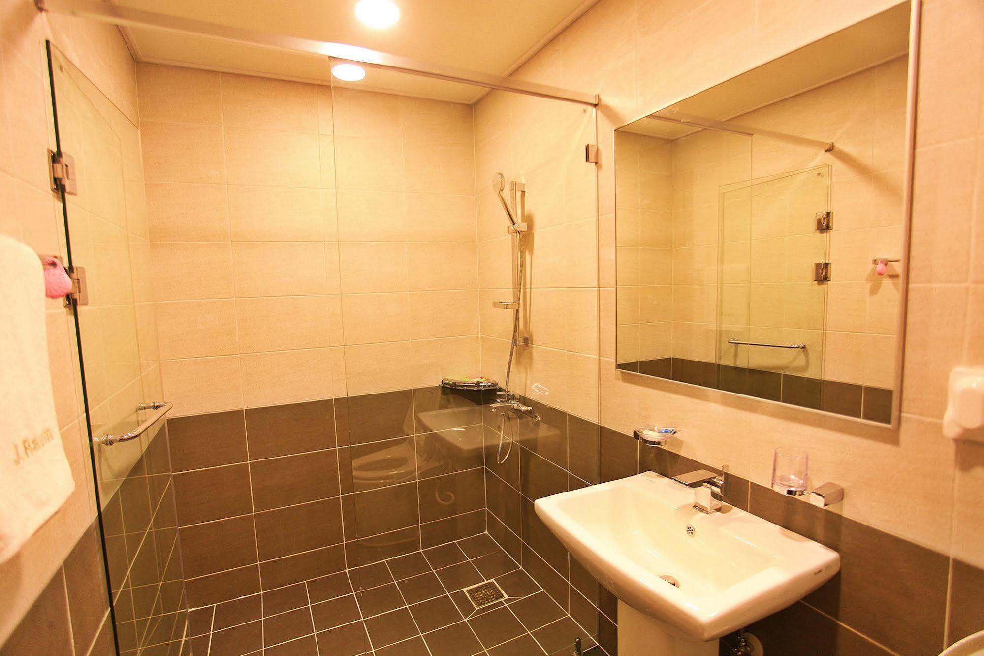 סאוגוויפו J Raum Resort מראה חיצוני תמונה
